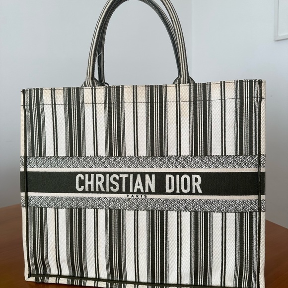 Christian Dior Book Tote Mykonos Edition - Picture 3 of 7